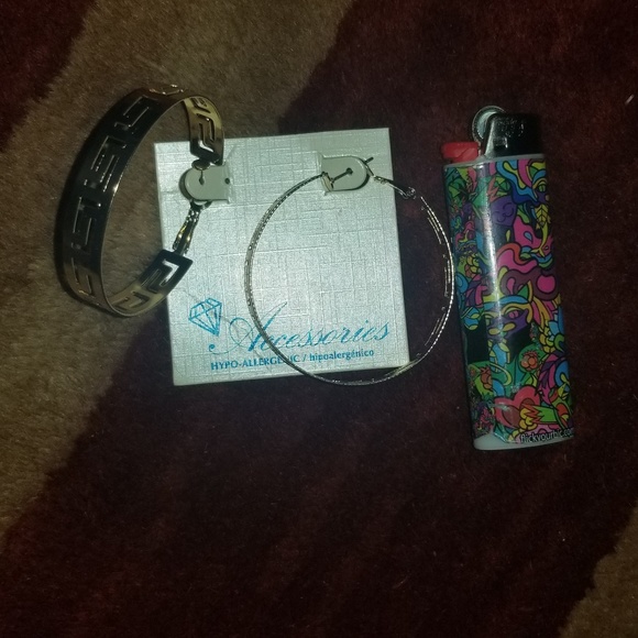 Hypo allergenic hoop earrings - Picture 3 of 4